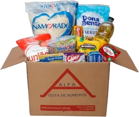 Cesta Básica Alfa 01: caixa de papelão da Cestas Alfa cheia de alimentos, como arroz, feijão, óleo, açúcar e macarrão