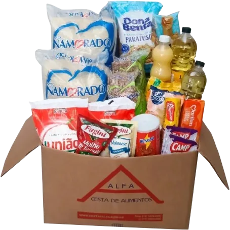 Cesta Básica Alfa 04: caixa de papelão da Cestas Alfa cheia de alimentos, como arroz, feijão, óleo, açúcar e macarrão